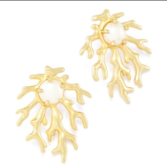 Kendra Scott Jewelry - New Kendra Scott Hattie Earrings in Gold!!